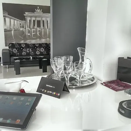 Lowe Apartment *